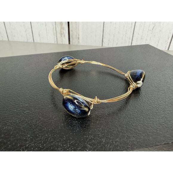Chunky Seashell Bracelet Gold Tone Wire Wrapped Bangle Blue Shell Boho - Picture 1 of 4